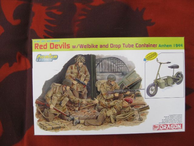 Dragon 6585 RED DEVILS with Welbike and Drop Tube Container Arnhem
